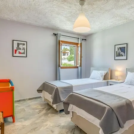 Manios Glisidia Sea View Villa *